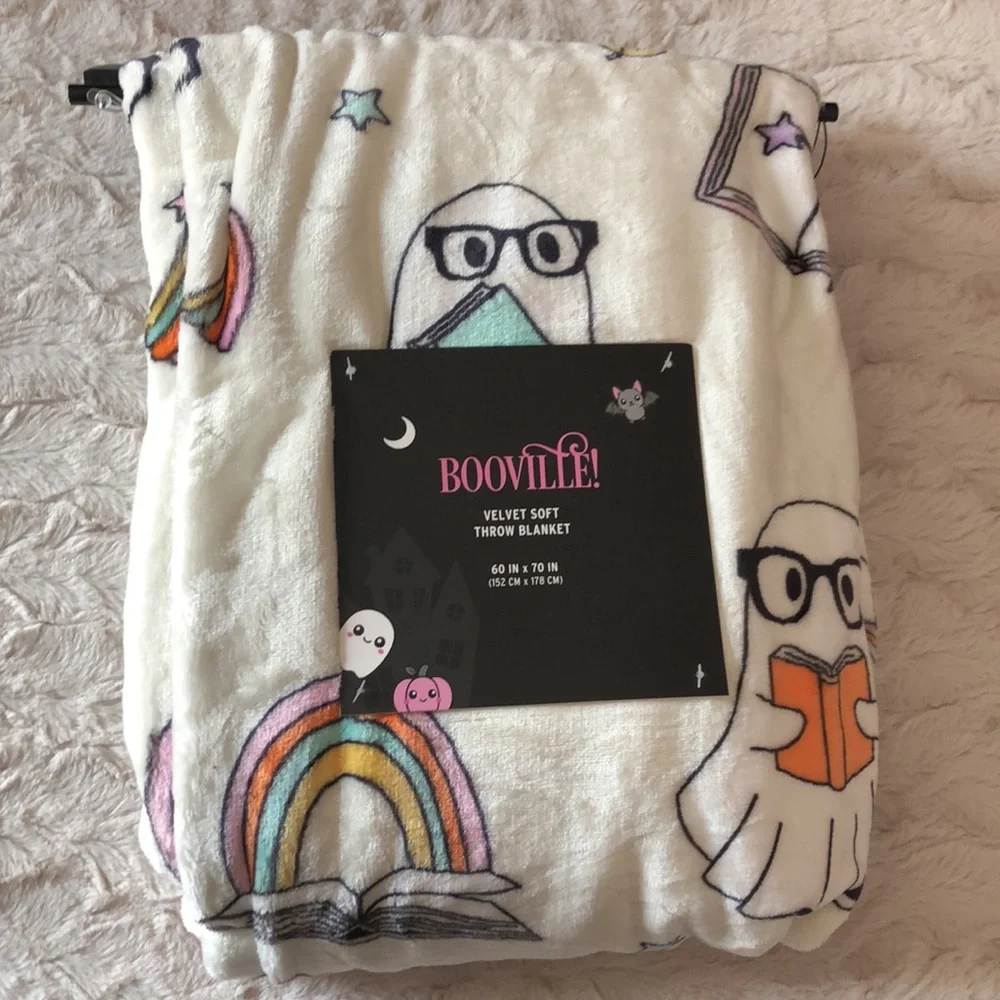 Booville White Soft Throw Blanket with READING GHOSTS Motifs